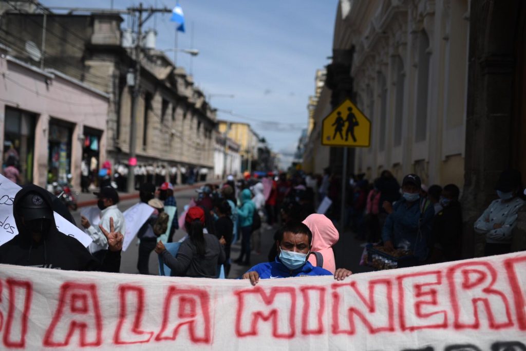 manifestación frente al Congreso a favor del estado de Sitio en El Estor, Izabal