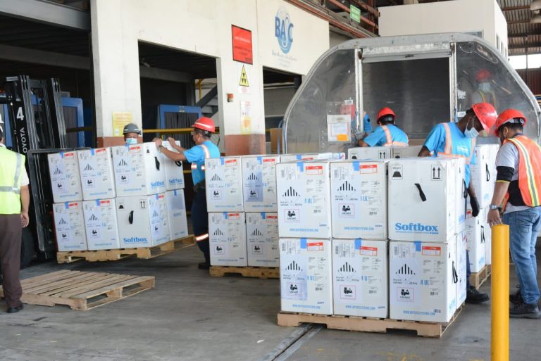 Guatemala recibe vacunas Pfizer adquiridas por medio de Covax