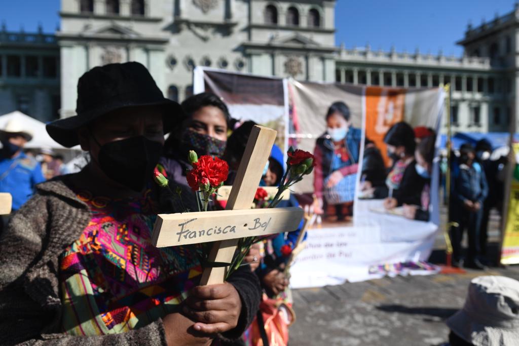 manifestación y ceremonia maya en plaza de la Constitución por 25 aniversario de la firma de acuerdos de paz