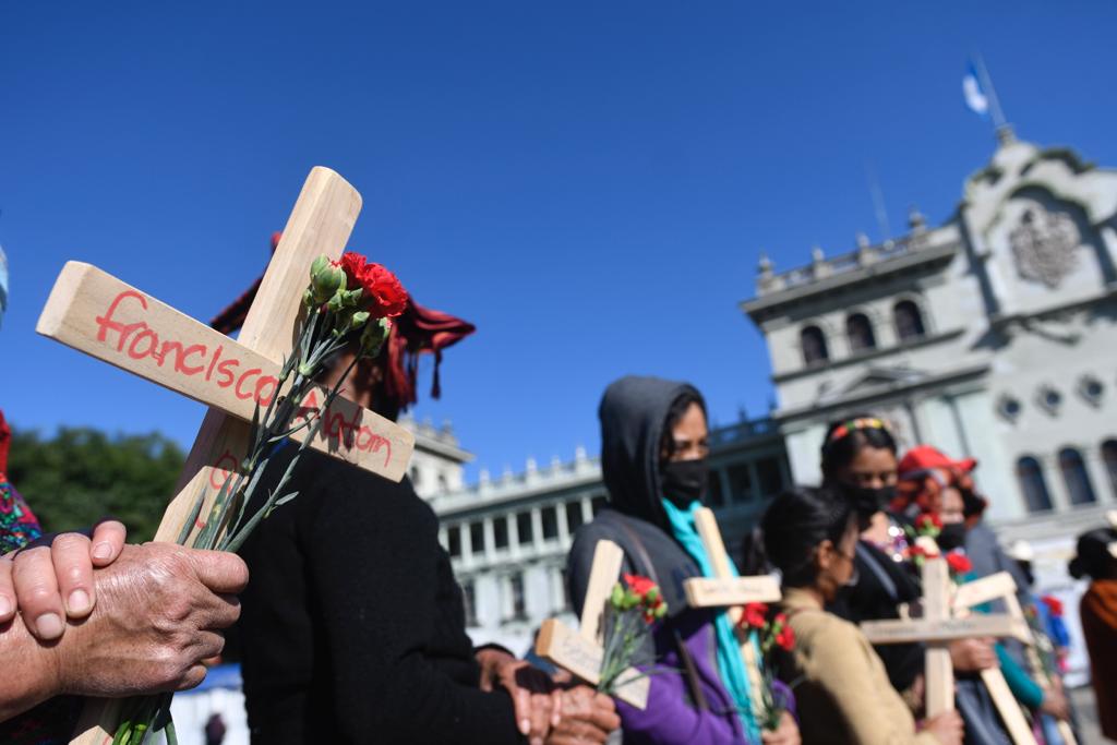 manifestación y ceremonia maya en plaza de la Constitución por 25 aniversario de la firma de acuerdos de paz