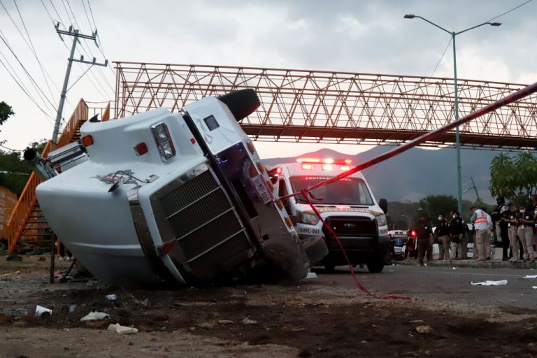 Tráiler accidentado en Tuxtla Gutiérrez, Chiapas