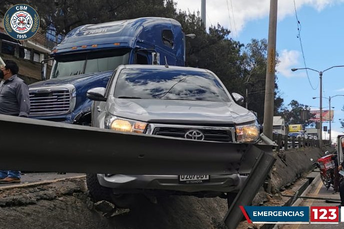 múltiple colisión en el Anillo Periférico