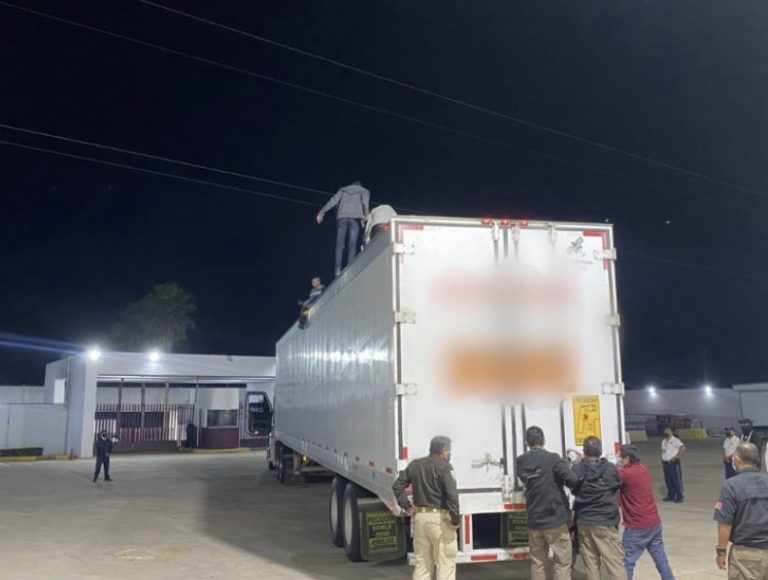 rescatan a 294 migrantes en tráiler en México