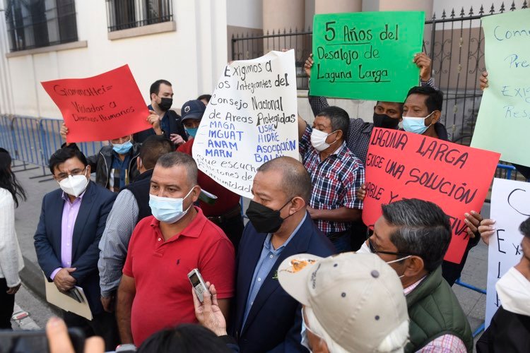 protesta de comunidades y el diputado Aldo Dávila