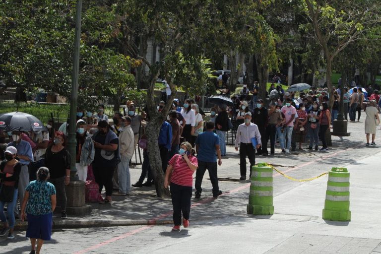 vacunación contra Covid-19 en la plaza de la Constitución