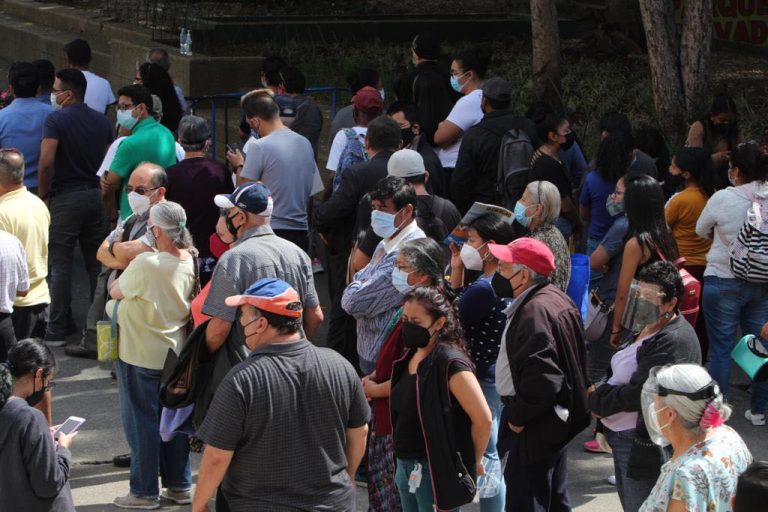 vacunación contra Covid-19 en la plaza de la Constitución