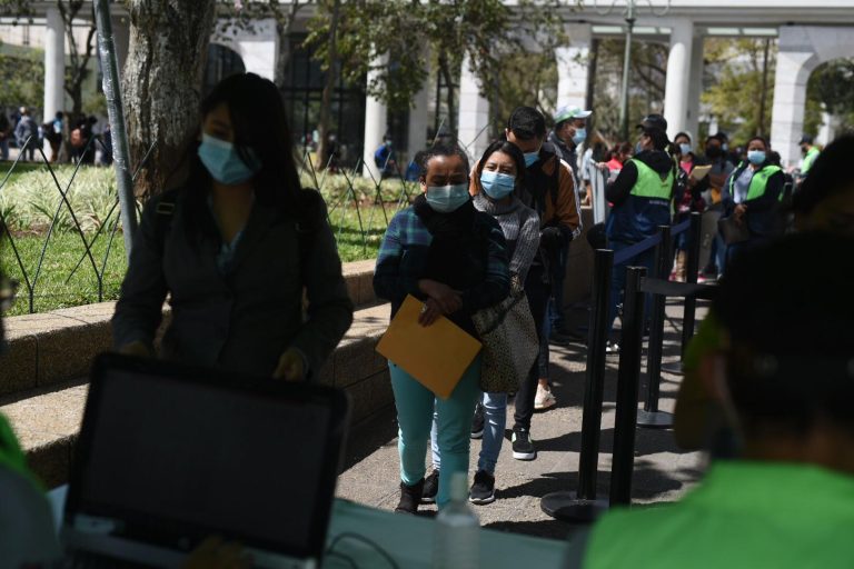 feria de empleo en plaza de la Constitución