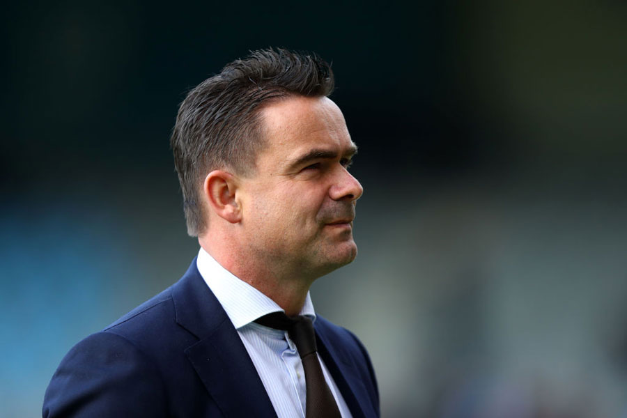 Marc Overmars renuncia al Ajax de Ámsterdam