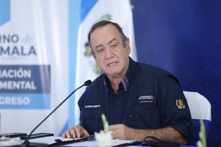 presidente Alejandro Giammattei en gira en El Progreso