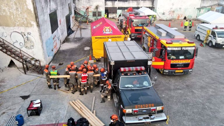 simulacro del terremoto del 4 de febrero