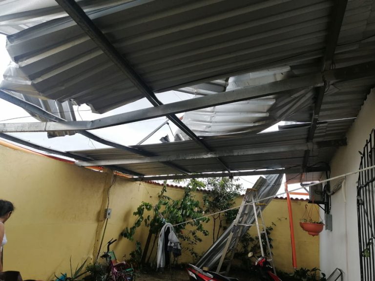 Destrozos causados por tornado en Morales, Izabal