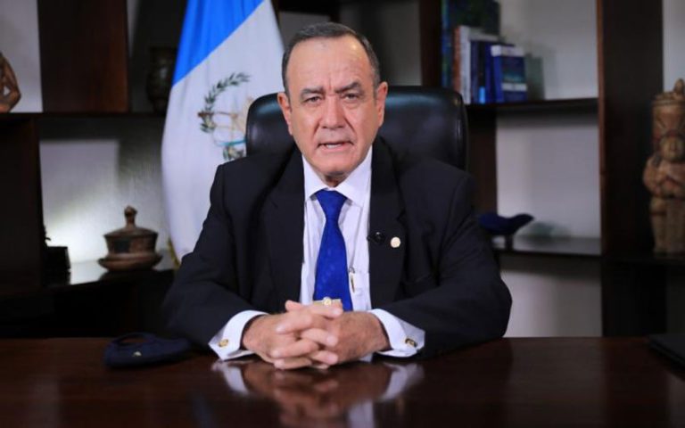 Alejandro Giammattei veta Ley de Vacunación