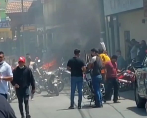 bloqueo de transportistas en San Juan Sacatepéquez