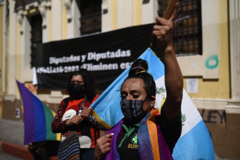 manifestación frente al Congreso contra el decreto 18-2022, Ley de Protección de la Vida y la Familia