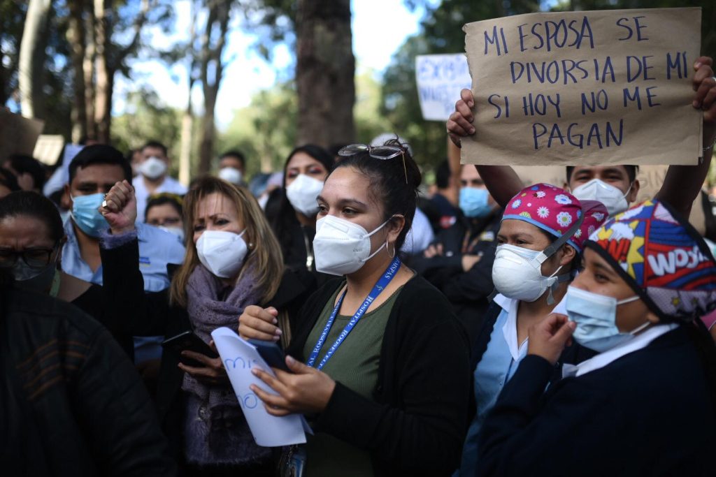 personal del hospital Roosevelt se declaran en paro por falta de pago de salario