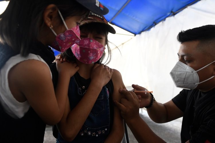 vacunación contra Covid-19 de niños en plaza de la Constitución