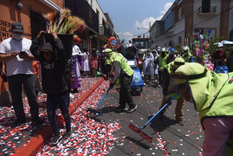 basura de procesiones en Semana Santa 2022