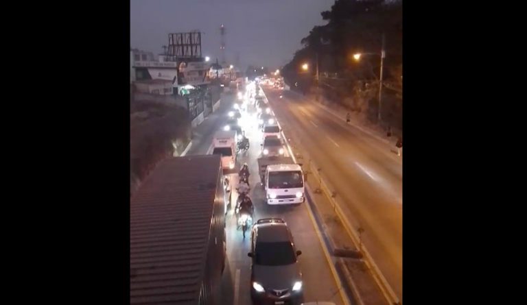 Caos vehicular tras protestas en ruta al Atlántico