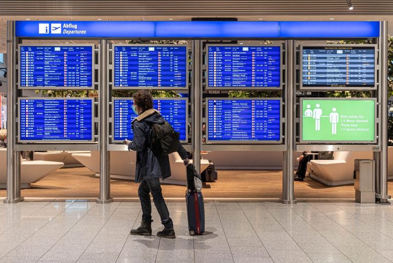 Mascarillas en aeropuerto