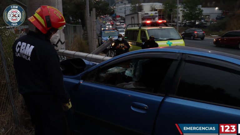 conductor de vehículo muere tras chocar contra poste en zona 17