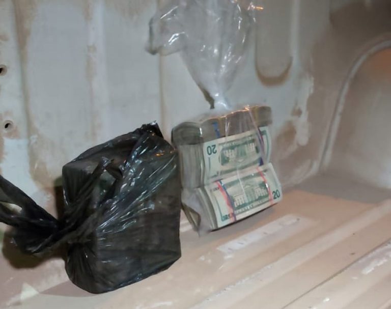 Dinero confiscado a capturado en Anillo Periférico