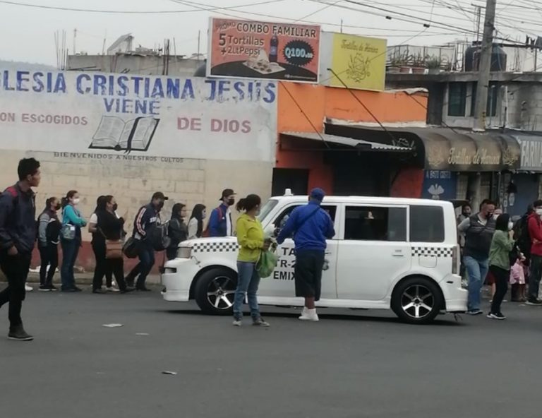 Pilotos de transporte público de Mixco paralizan labores