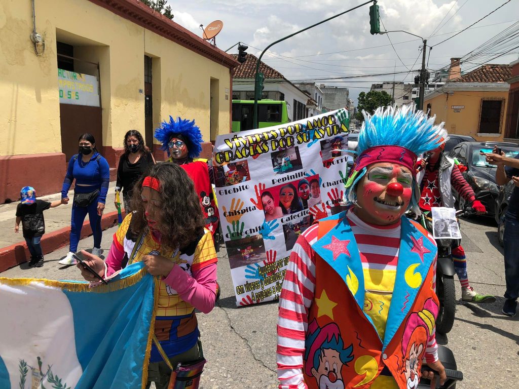 marcha por desaparición de los payasitos Chispita y Charquito