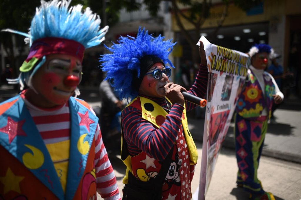 marcha por desaparición de los payasitos Chispita y Charquito