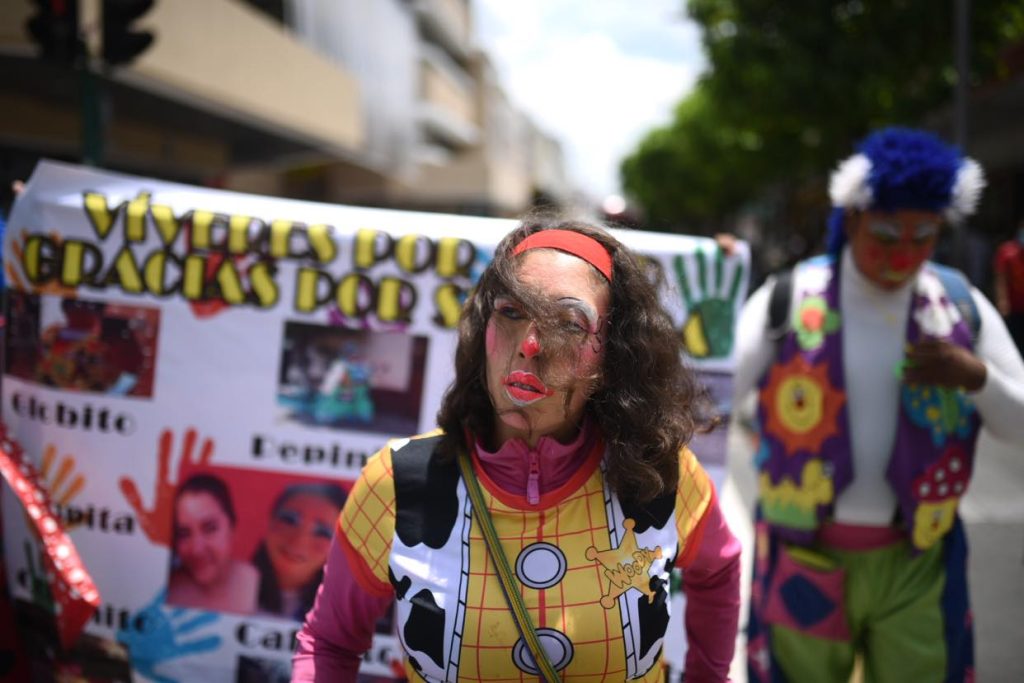 marcha por desaparición de los payasitos Chispita y Charquito