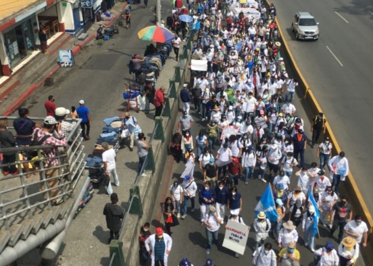 marcha contra elección de rector de la Usac