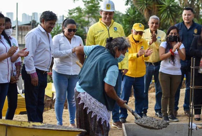 Sebastián Siero en obra ubicada en El Carmen