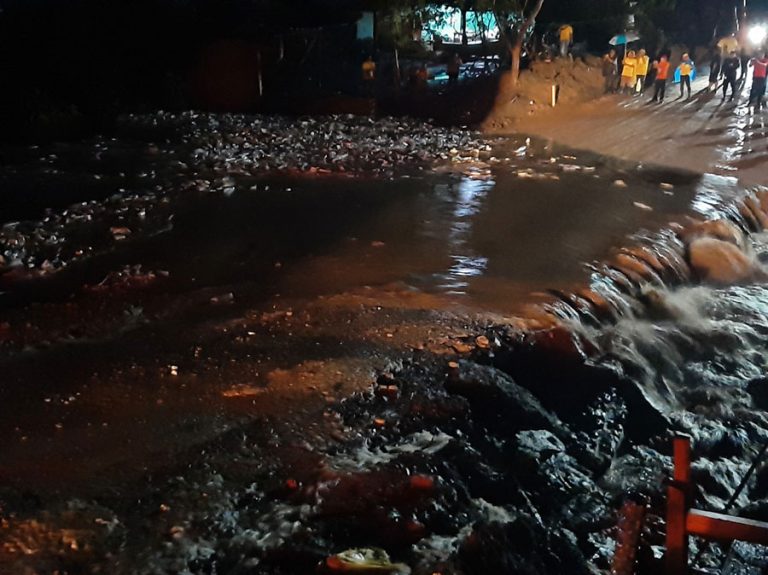 Badén en puente Petapilla colapsa nuevamente