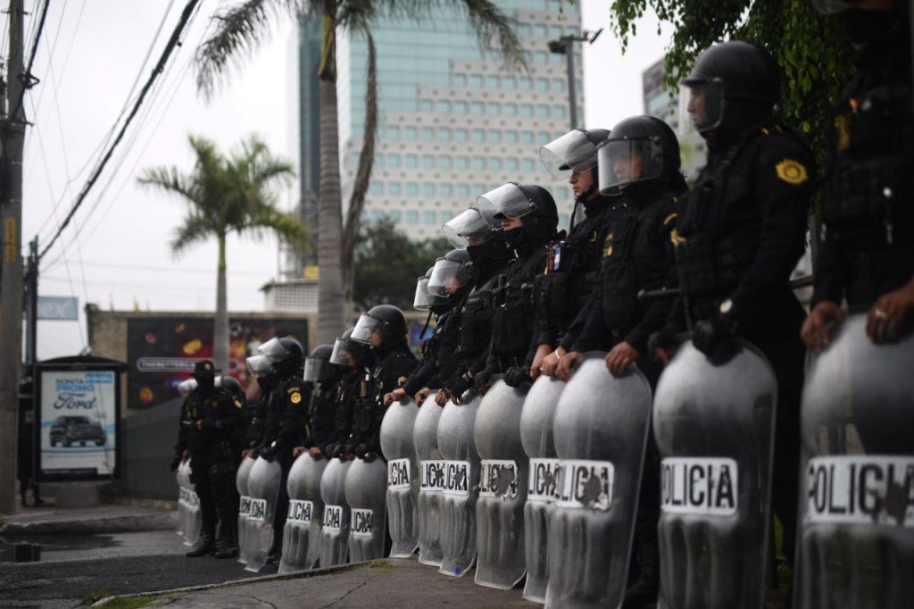 Protestan en la calzada Roosevelt contra la elección de rector de la Usac