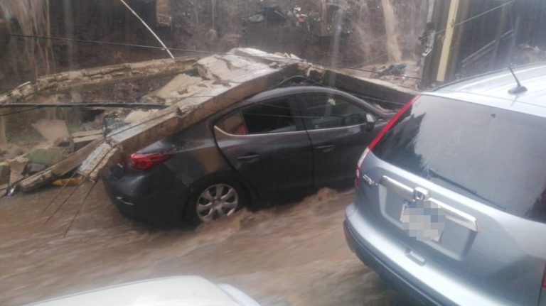 Pared cae en la zona 1 de Mixco