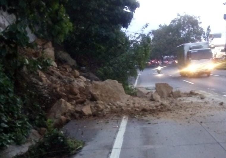 derrumbe en Km. 21 de ruta Interamericana