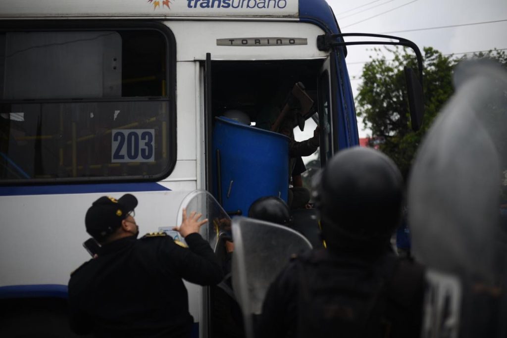 disturbios durante manifestación en calzada Roosevelt