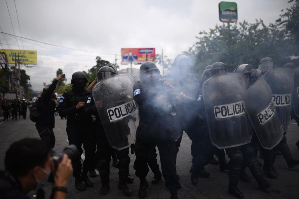 disturbios durante manifestación en calzada Roosevelt