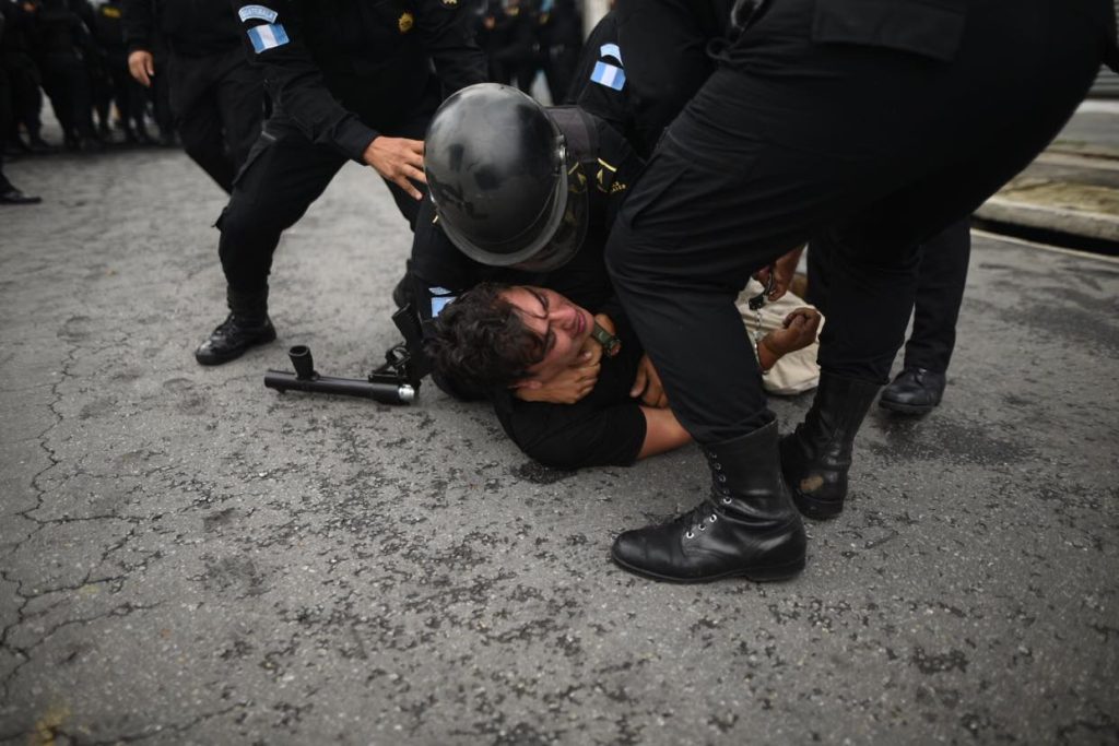 disturbios durante manifestación en calzada Roosevelt