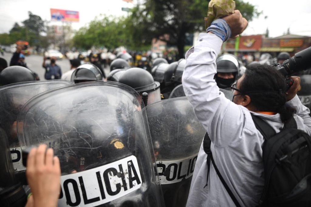 disturbios durante manifestación en calzada Roosevelt