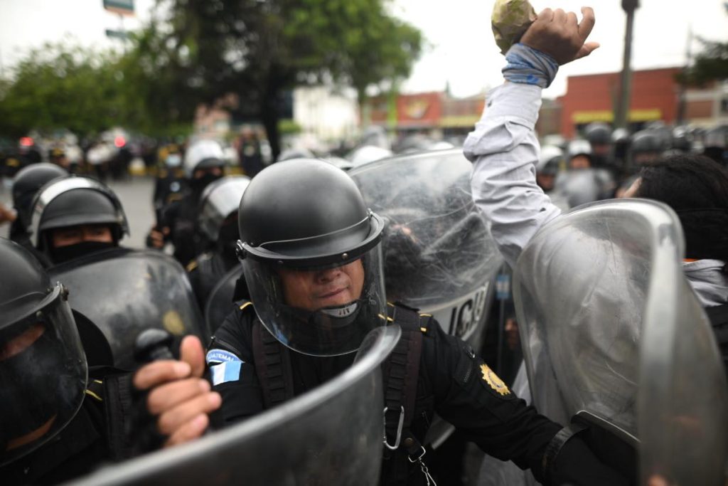 disturbios durante manifestación en calzada Roosevelt