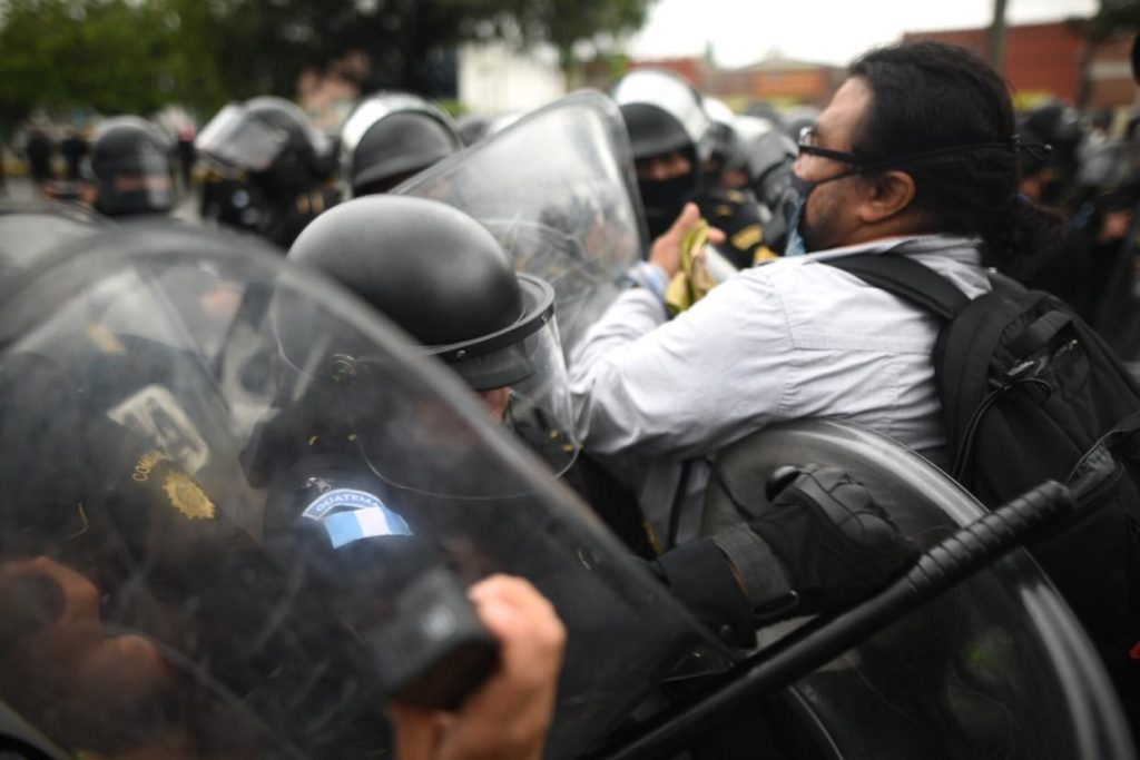 disturbios durante manifestación en calzada Roosevelt