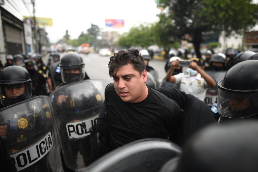 disturbios durante manifestación en calzada Roosevelt