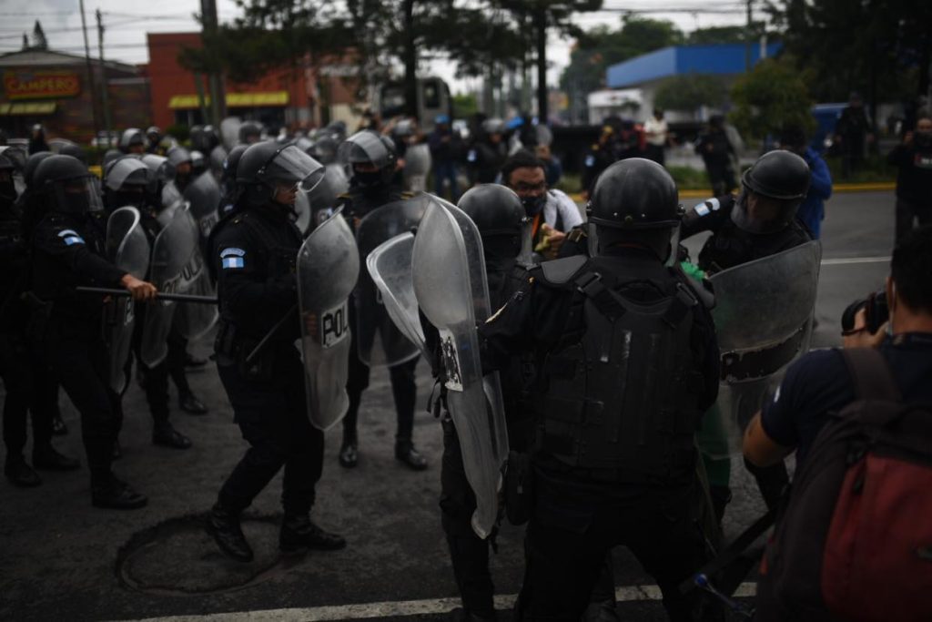 disturbios durante manifestación en calzada Roosevelt