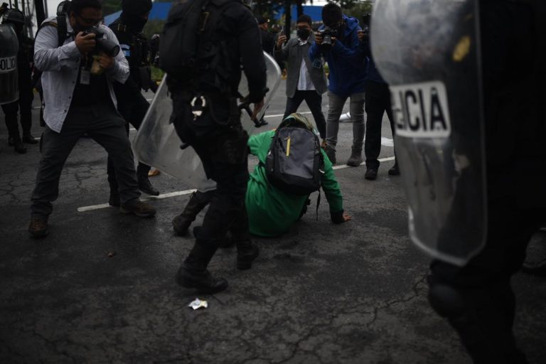 disturbios durante manifestación en calzada Roosevelt