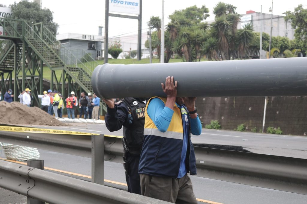 hundimiento en Km. 15 de ruta al Pacífico