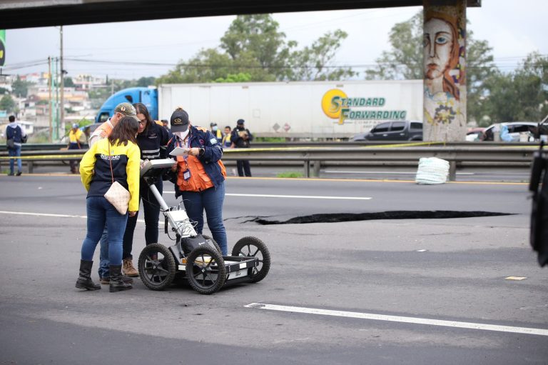 hundimiento en Km. 15 de ruta al Pacífico