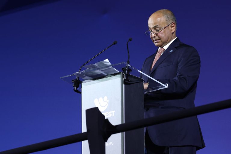 Husain Al Musallam, presidente de la Federación Internacional (FINA)