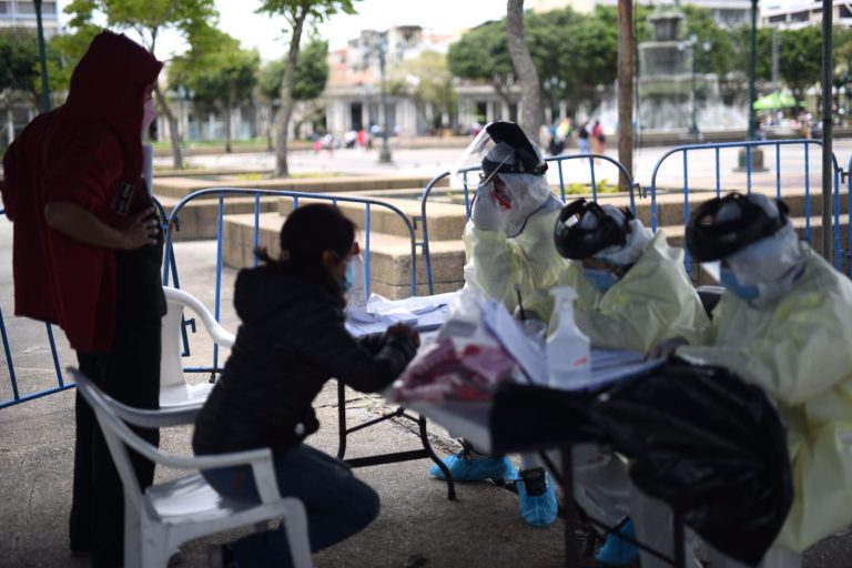 laboratorio para pruebas de Covid-19 en plaza de la Constitución