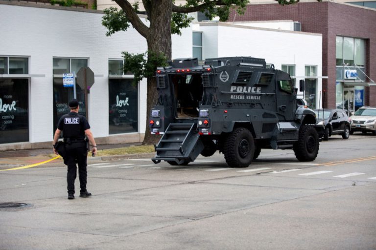 Sospechoso de tiroteo en desfile en Estados Unidos es detenido