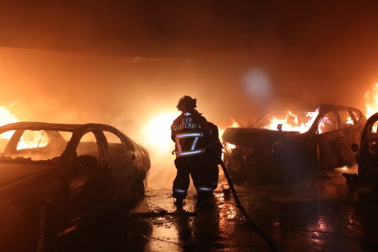 incendio en taller de calzada Roosevelt